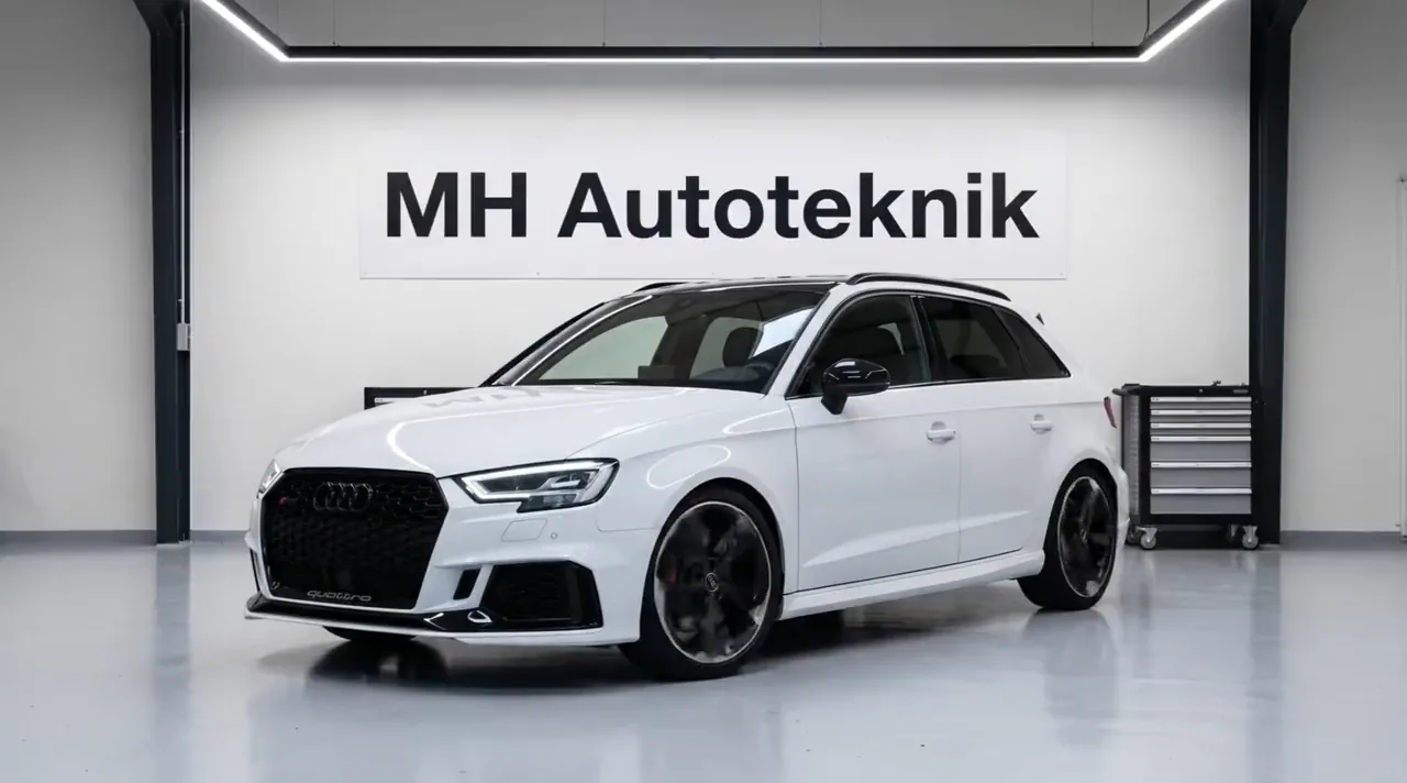 Bil hos MH Autoteknik klar til gennemgang før ferien